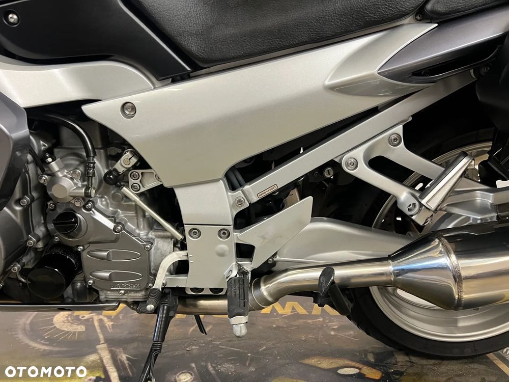 Yamaha FJR - 27