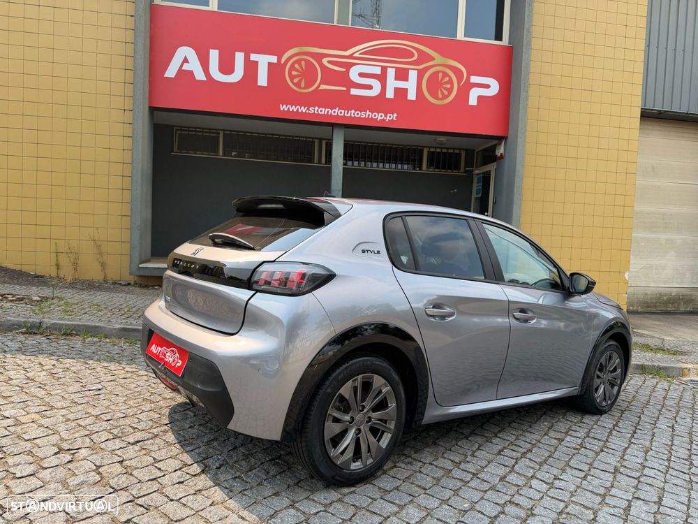 Peugeot e-208 50 kWh Style — fotografia 19