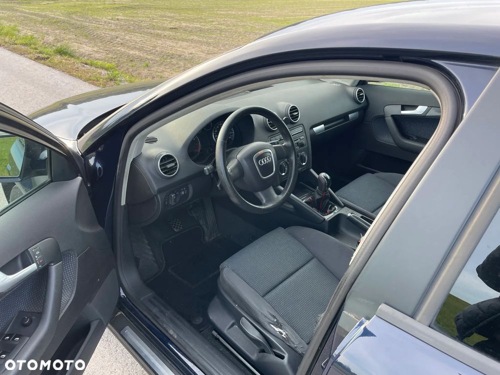 Audi A3 Sportback 1.6 Ambiente - 17