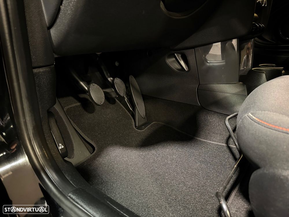 MINI 3 Portas One D - 19