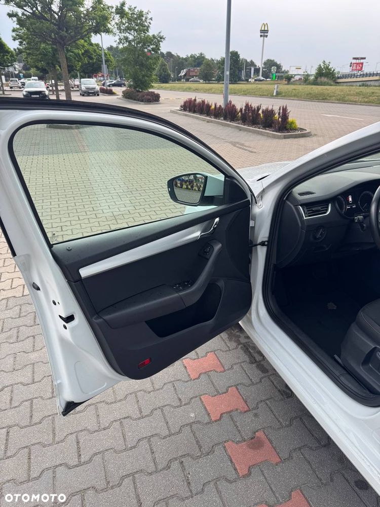 Skoda Octavia 1.6 TDI DSG Clever - 17