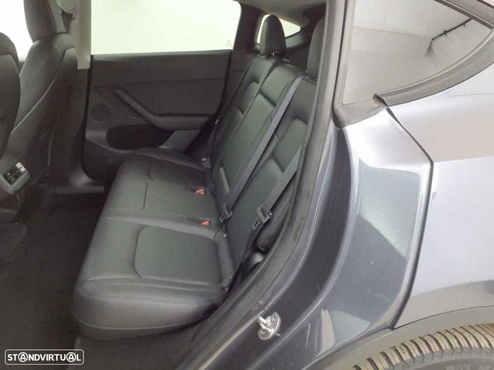 Tesla Model Y Long Range Dual Motor AWD - 4