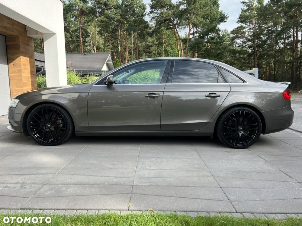 Audi A4 Limousine - 4