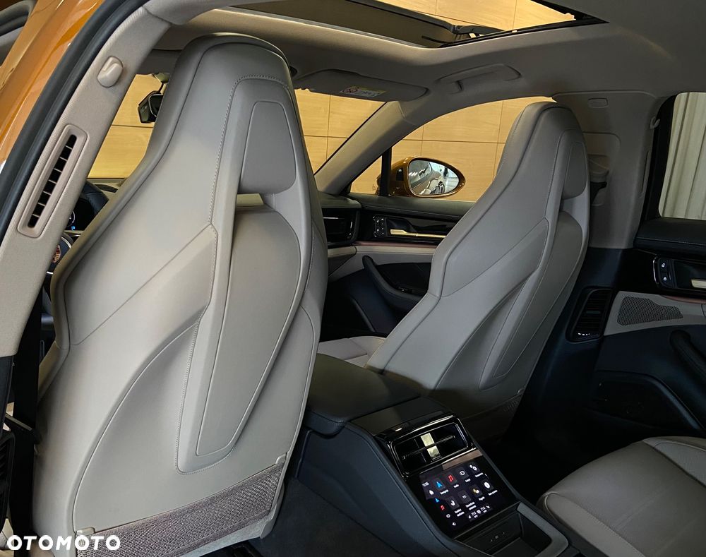 Porsche Panamera 4 E-Hybrid PHEV - 24