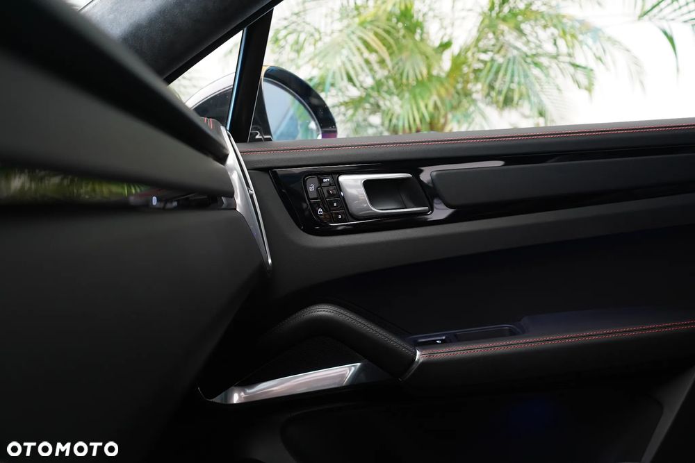 Porsche Cayenne Coupe Turbo - 26