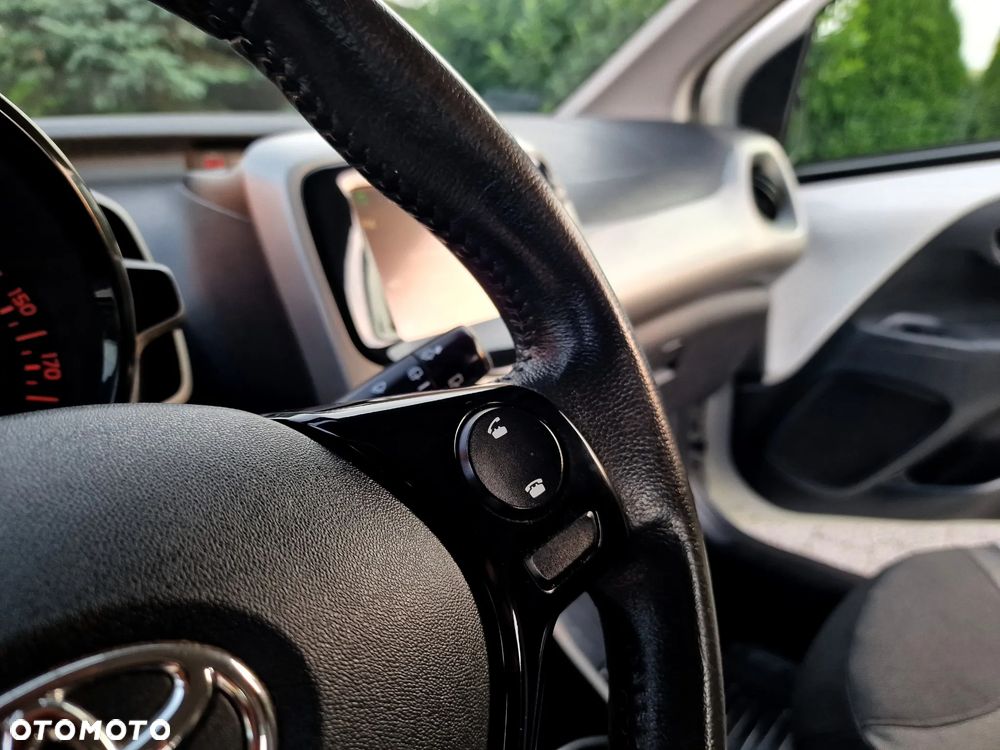 Toyota Aygo x-play - 17