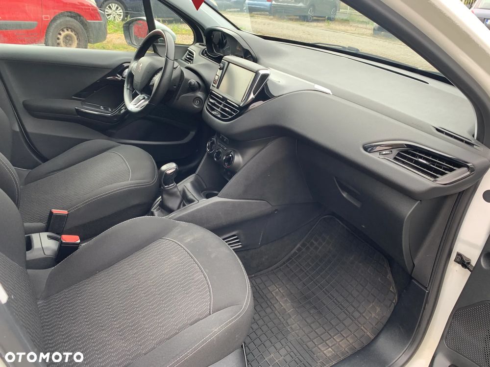Peugeot 208 - 6