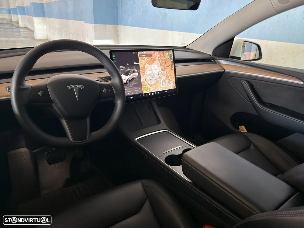 Tesla Model Y - 4
