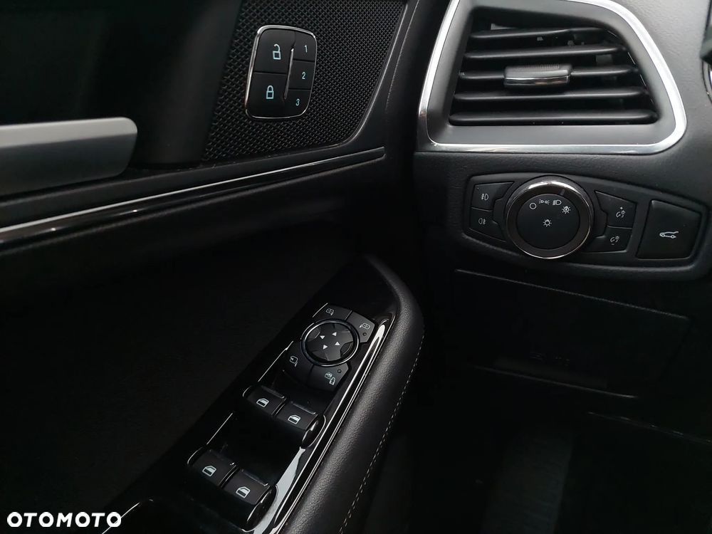 Ford S-Max 2.0 EcoBlue Titanium - 37