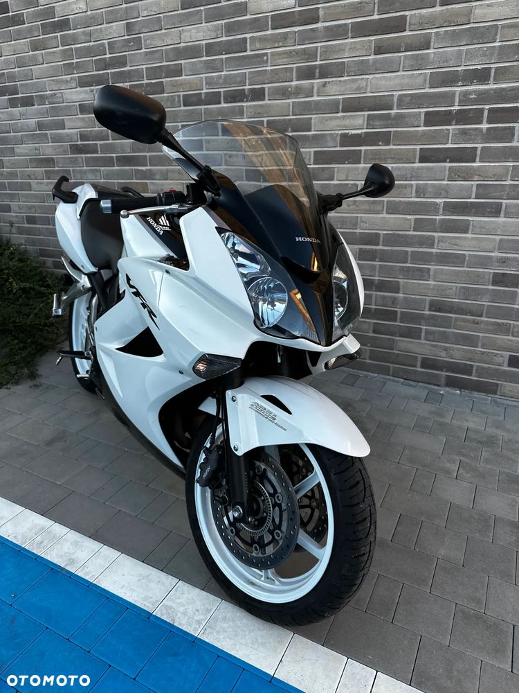 Honda VFR - 8