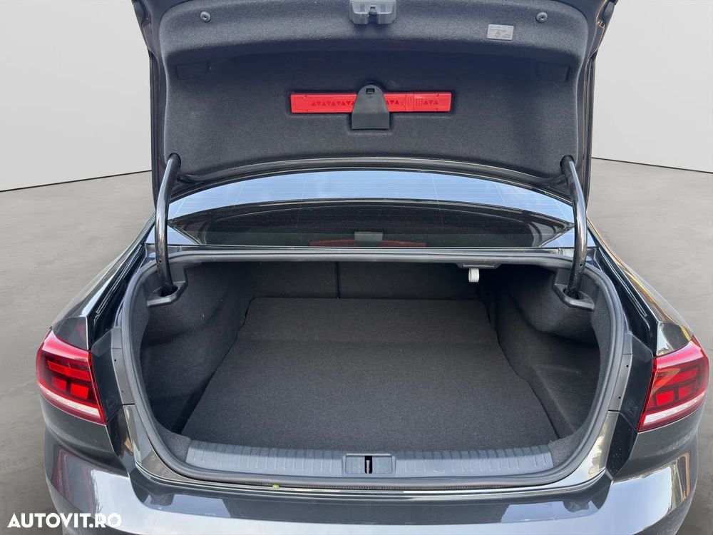 Volkswagen Passat 1.5 TSI ACT Advance - 14