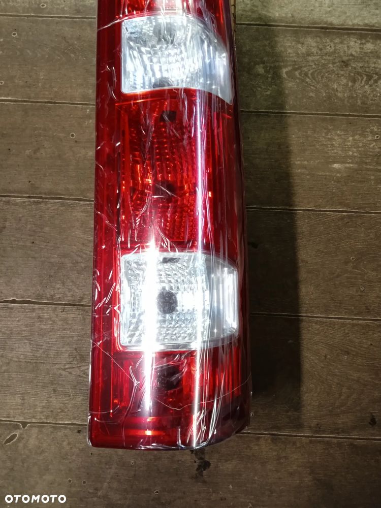 LAMPA TYLNA IVECO DAILY 06-14 PRAWA LUB LEWA  NOWY - 2