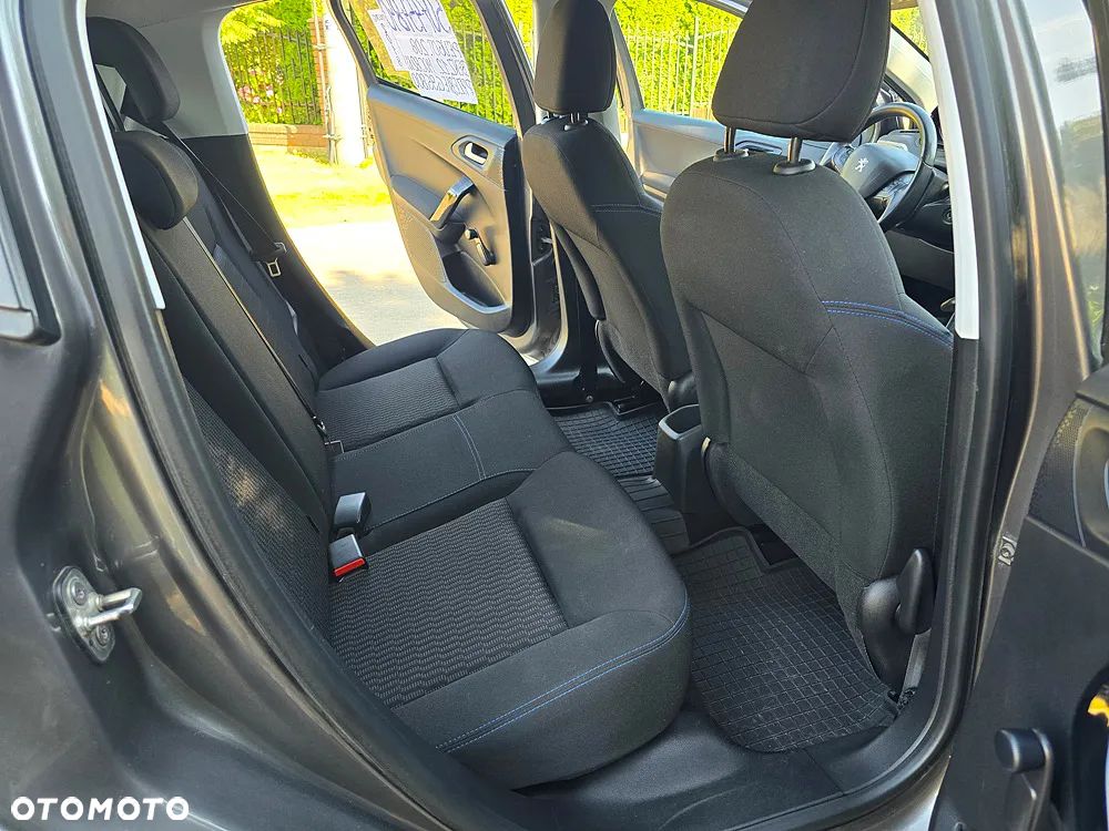 Peugeot 208 PureTech 82 Urban Move - 13