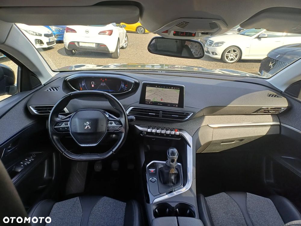 Peugeot 3008 1.2 PureTech Allure S&S - 18