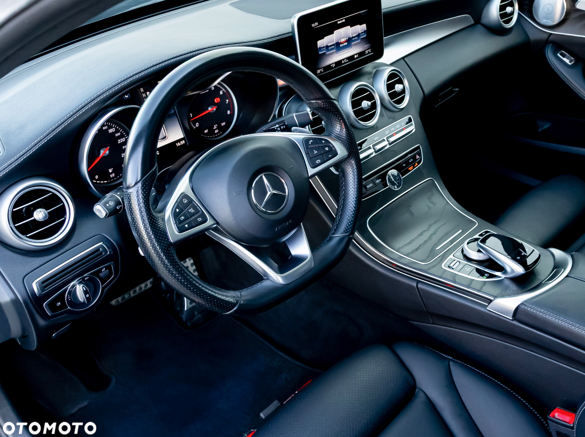 Mercedes-Benz Klasa C 200 4-Matic 9G-TRONIC - 17