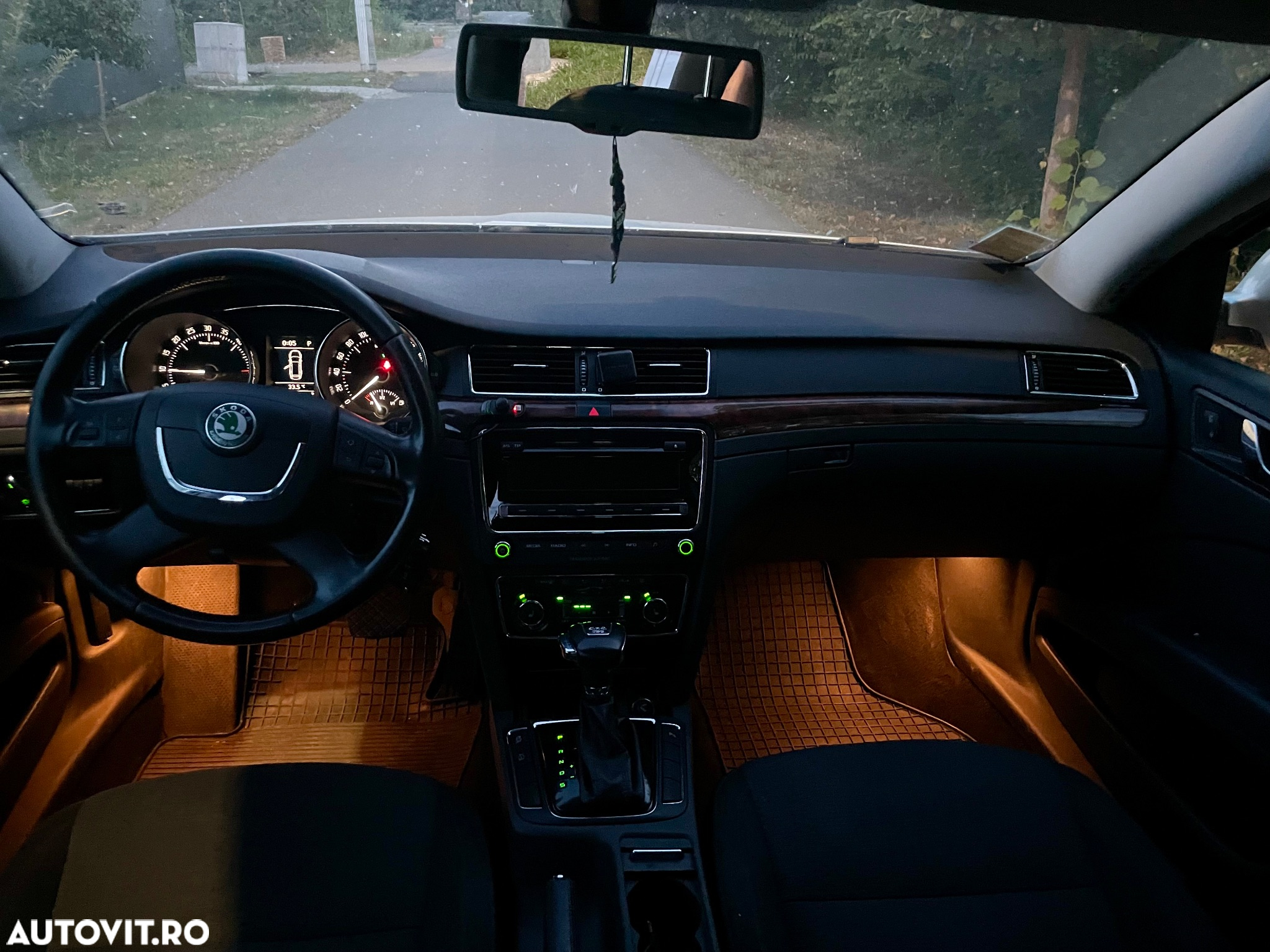 Skoda Superb 2.0 TDI Active 4x4 DSG - 11