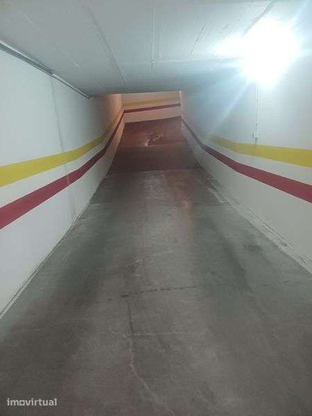 Lugar de estacionamento junto ao Metro de Odivelas – Rua Alves Redol - Grande imagem: 3/3