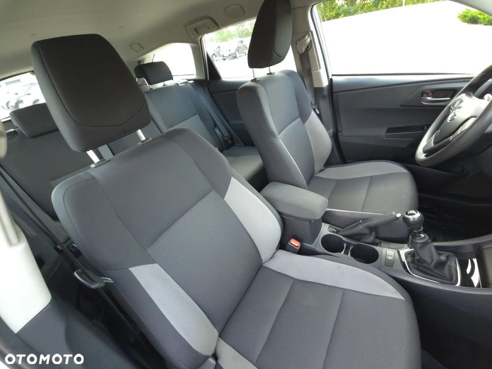 Toyota Auris 1.6 Premium - 17
