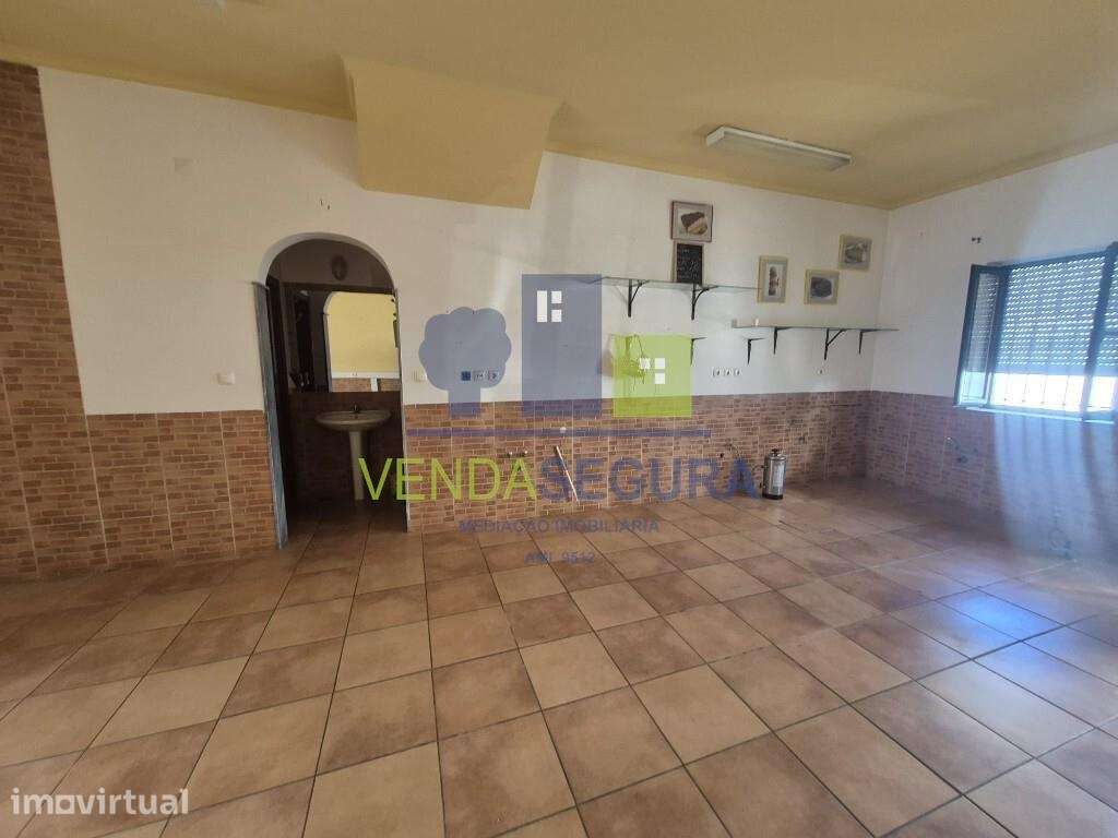 Espaço Comercial + Apartamento T1 | Zona da Salúquia | Moura - Grande imagem: 4/17