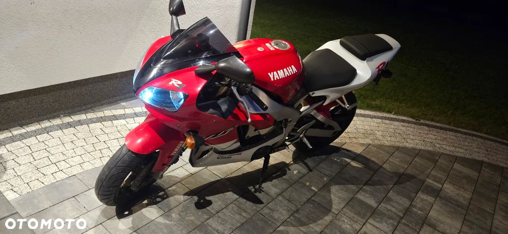 Yamaha R1 - 1