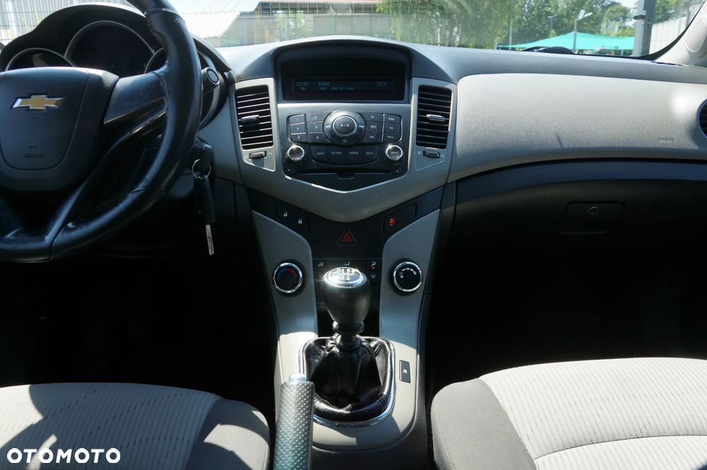 Chevrolet Cruze - 12