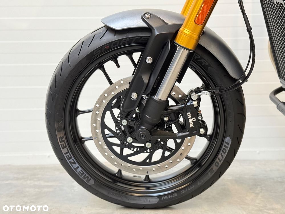 Triumph Inny - 24