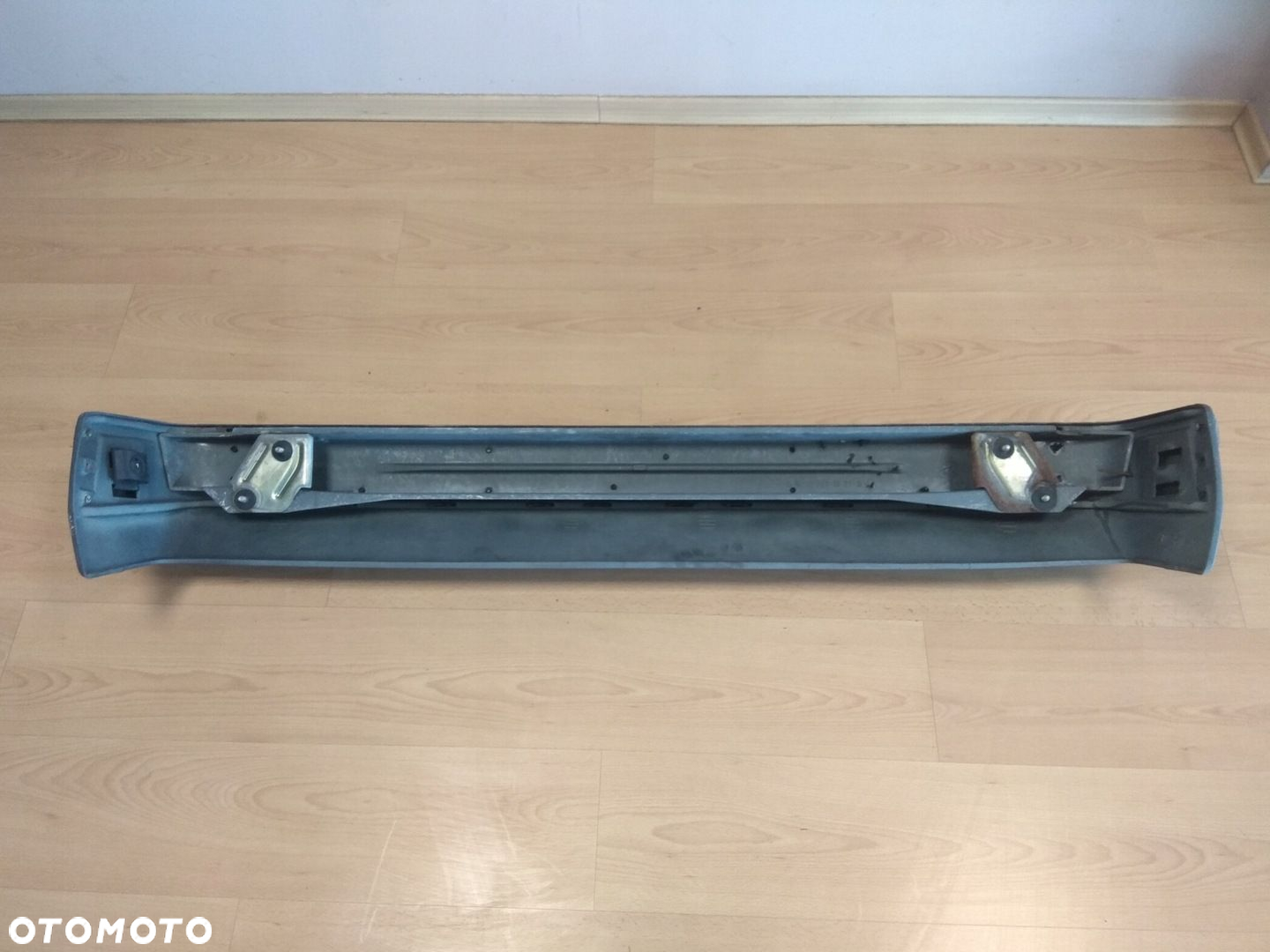 MERCEDES W201 ZDERZAK TYŁ WĄSKA LISTWA  BELKA ORG - 6