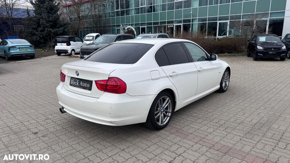 BMW Seria 3 330d xDrive - 4