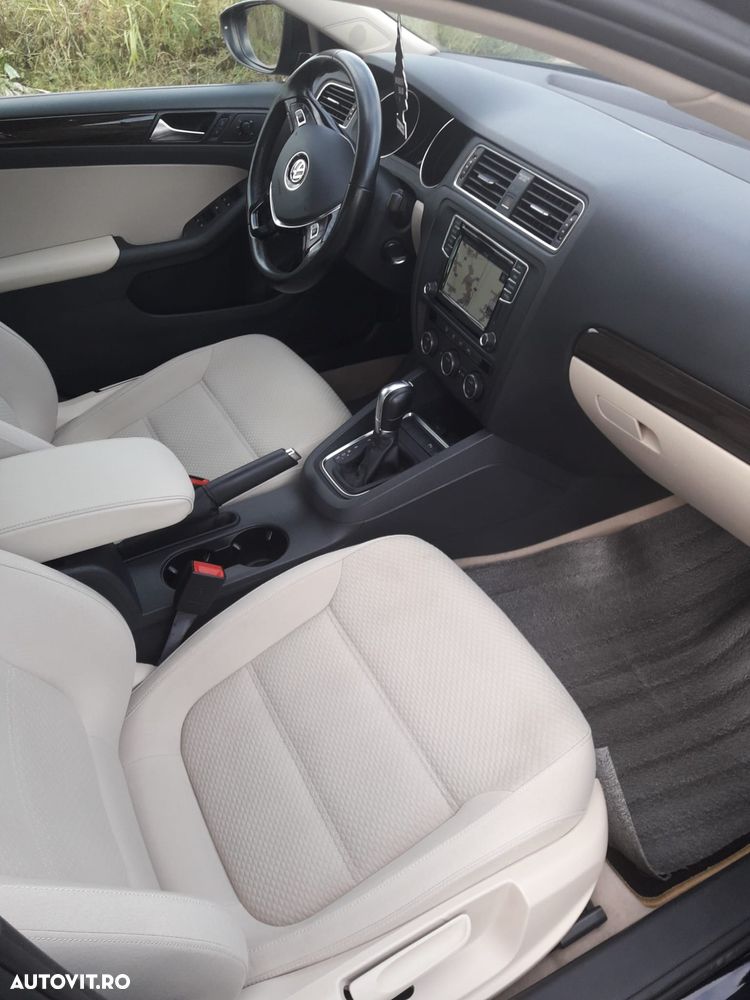 Volkswagen Jetta ver-2-0-tdi-dsg-bluemotion-technologie - 4