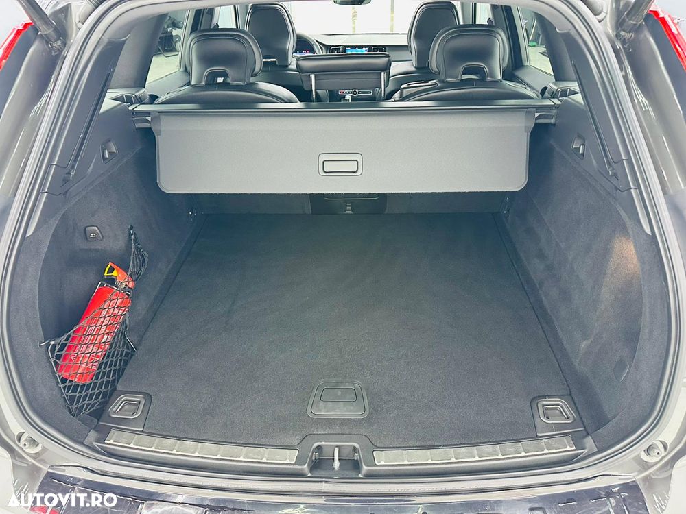 Volvo XC 60 B4 D Ultimate Dark - 19