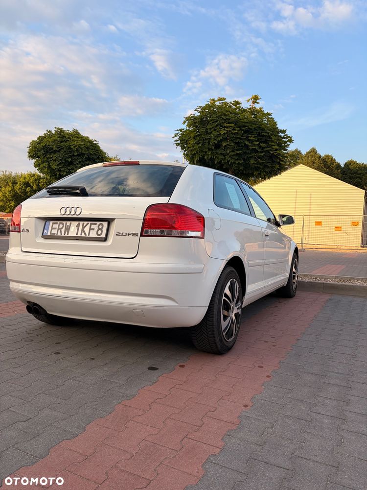 Audi A3 3-drzwiowe 2.0 FSI Ambition - 3