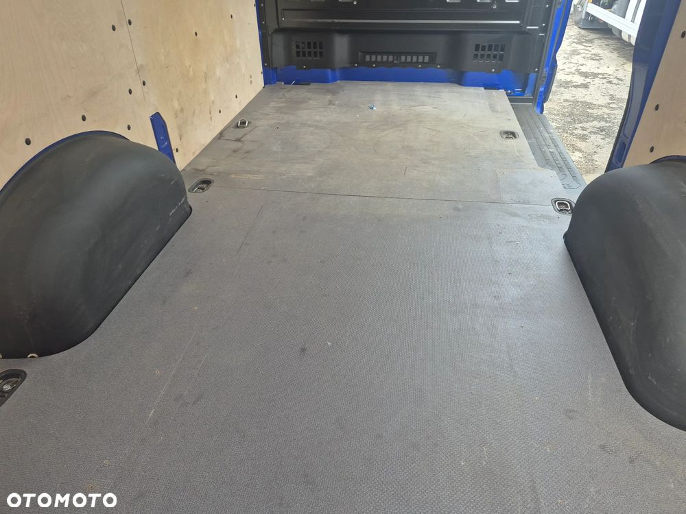 Volkswagen CRAFTER SYN1E BLASZAK - 15