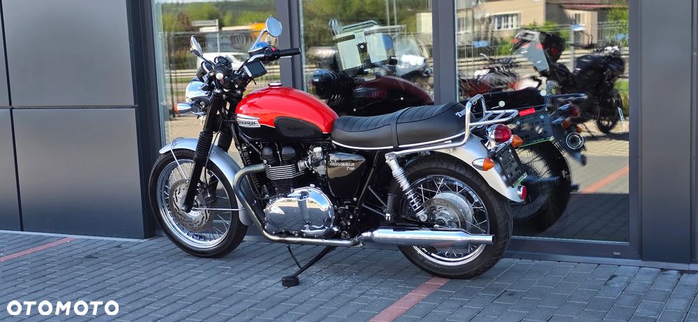 Triumph Bonneville - 25