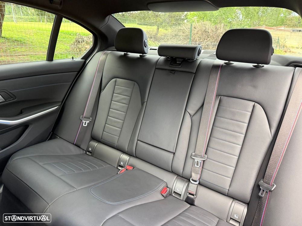 BMW 330 e Pack Desportivo M Pro Auto - 30