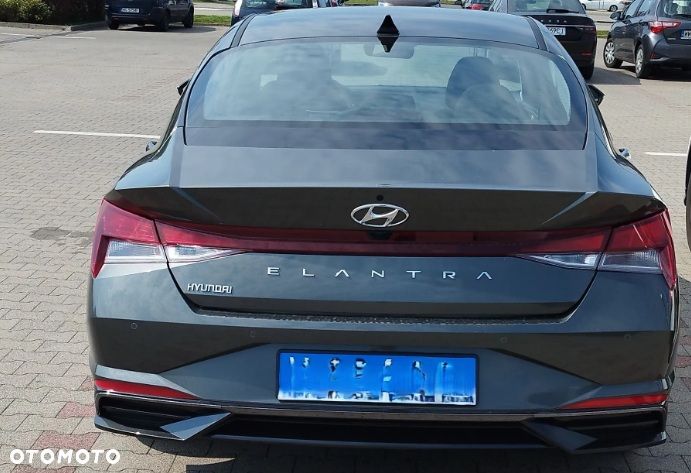Hyundai Elantra - 2