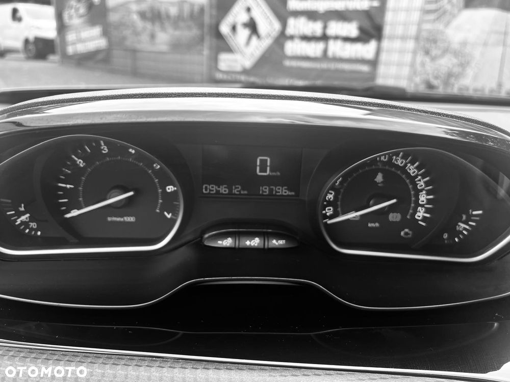 Peugeot 2008 1.2 Pure Tech Active - 10