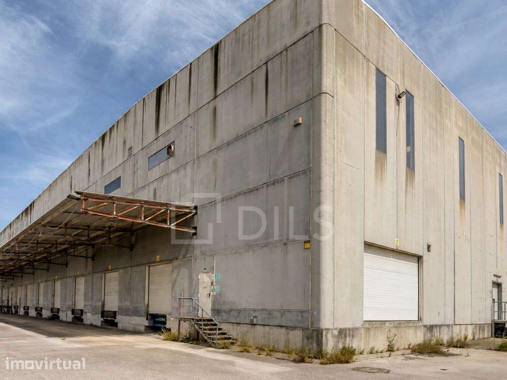 Armazém para vender na ZI de Riachos, Torres Novas - Grande imagem: 2/23