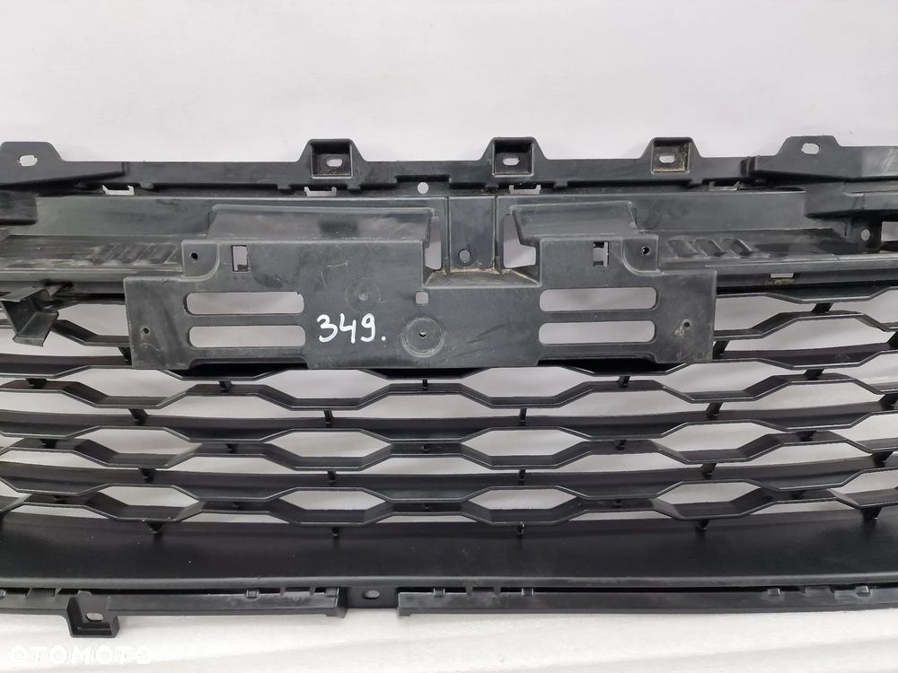 MITSUBISHI L200 19- KRATKA ŚRODKOWA ZDERZAKA PRZEDNIEGO PRZÓD , NR 6402A515 / 6402A536 / 6402A534 / 6402A535 , NR AUKCJI KR349 - 4