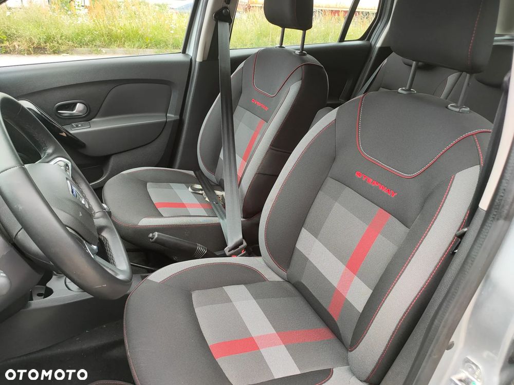 Dacia Logan TCe 90 S&S Stepway Celebration - 23