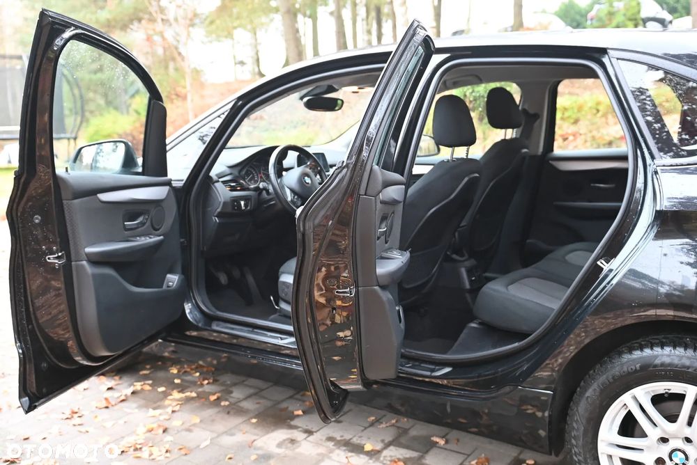 BMW Seria 2 216d - 8