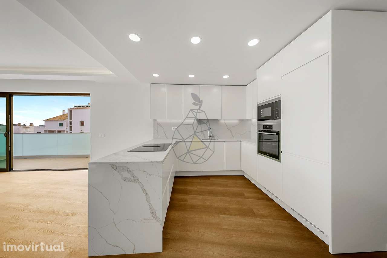 Apartamento T2 Duplex com 2 lugares de estacionamento em Alvor - Grande imagem: 3/50