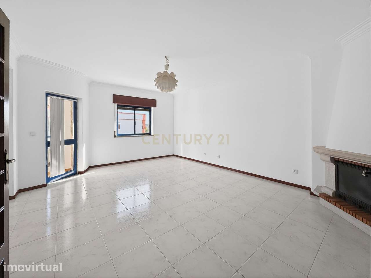 Arrenda-se Apartamento T3 na Cruz de Pau – Excelentes Áreas e Varanda - Grande imagem: 3/23