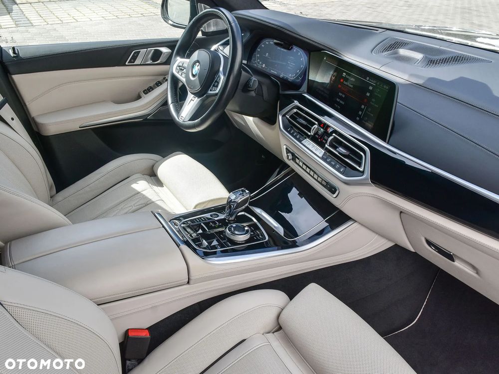 BMW X5 M50i - 22