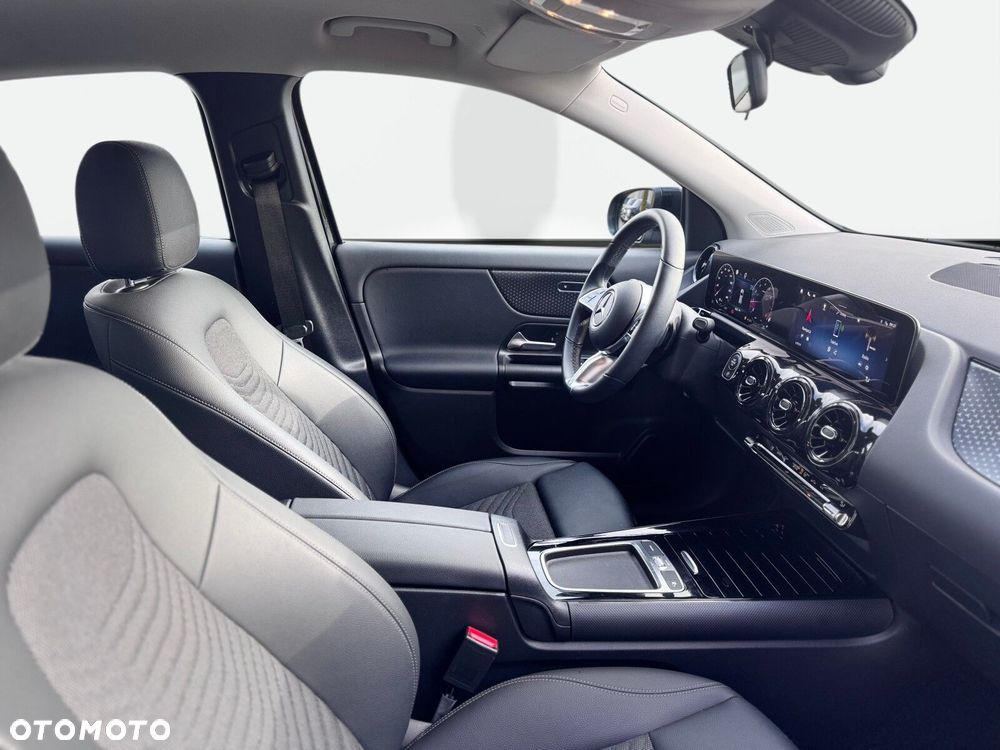 Mercedes-Benz GLA 180 - 15