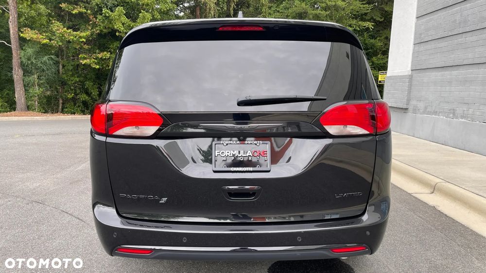 Chrysler Pacifica - 5