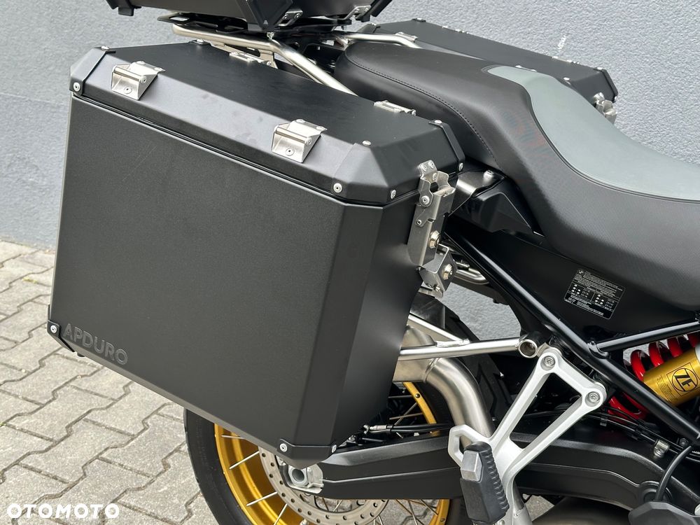 BMW F - 29