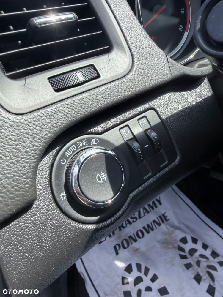 Opel Insignia 1.8 - 9