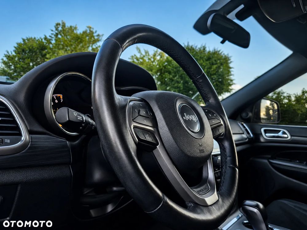 Jeep Grand Cherokee - 16