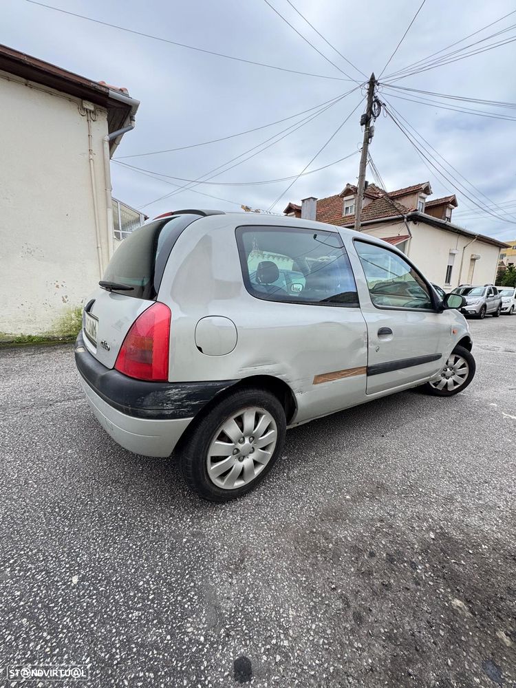 Renault Clio - 11