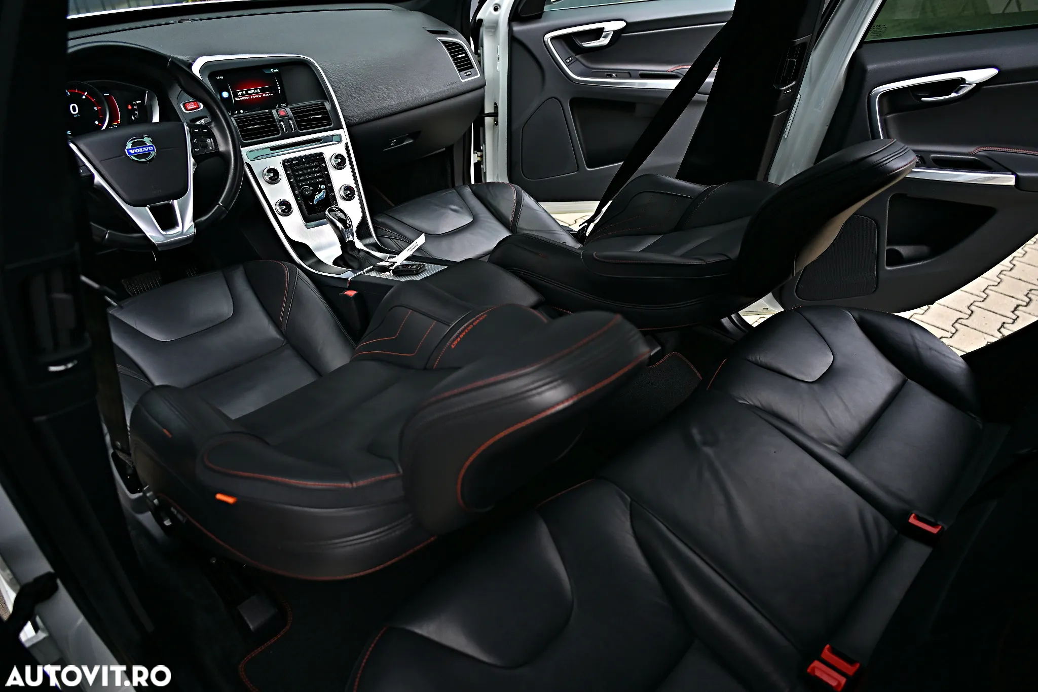 Volvo XC 60 D4 AWD Geartronic Ocean Race - 9